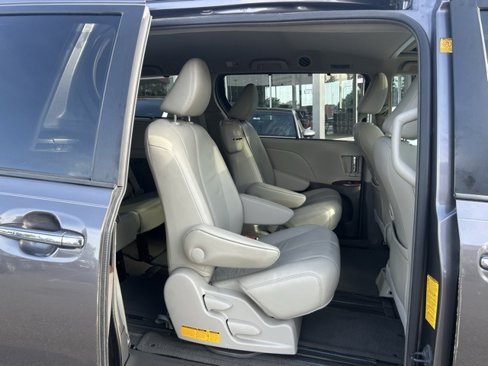 Used 2012 Toyota Sienna XLE image 19