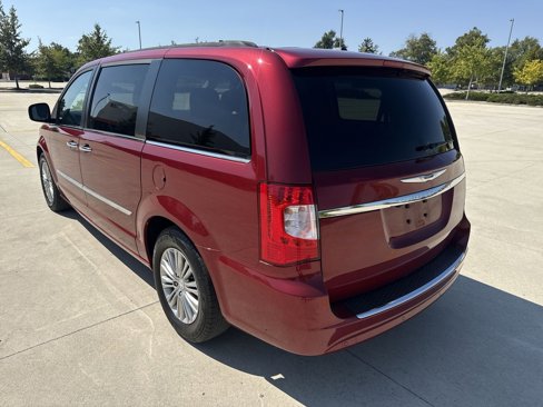 Used 2016 Chrysler Town & Country Touring-L image 29