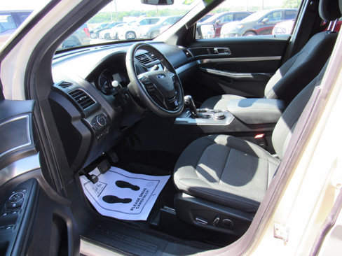 Used 2018 Ford Explorer XLT w/ Equipment Group 201A image 8