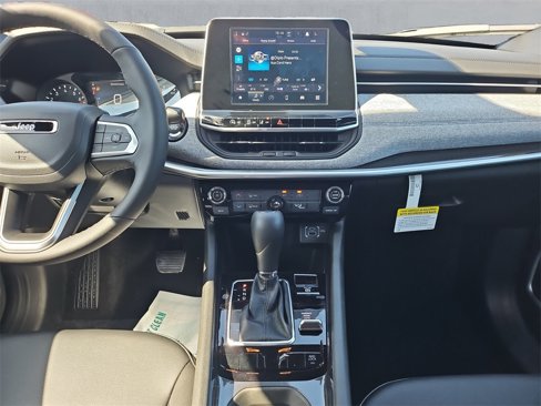 New 2025 Jeep Compass Latitude image 11