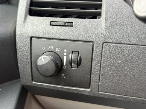 Used 2010 Dodge Grand Caravan SE image 22