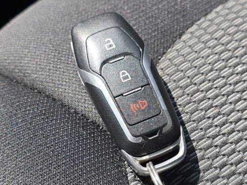 Used 2016 Ford Explorer XLT image 18