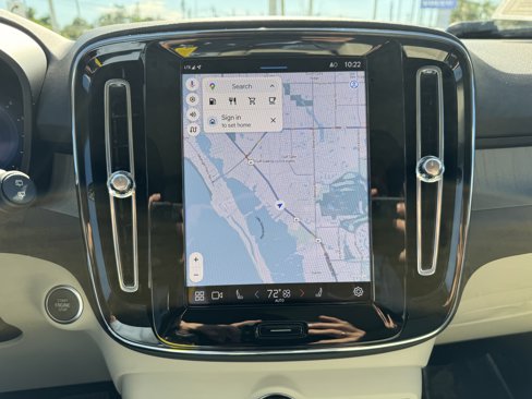 Certified 2024 Volvo XC40 B5 Plus image 21