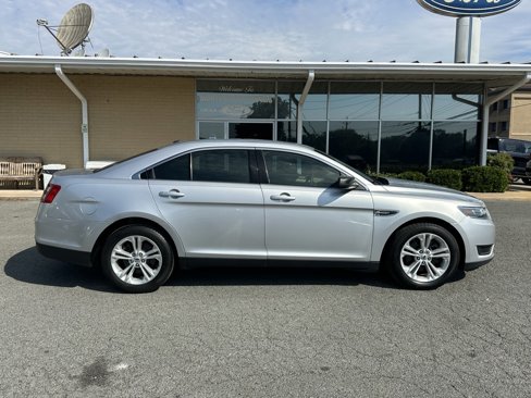 Used 2019 Ford Taurus SE image 9