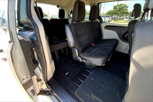 Used 2019 Dodge Grand Caravan SE image 18