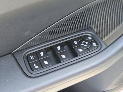 Certified 2024 Porsche Macan 4 Electric image 30