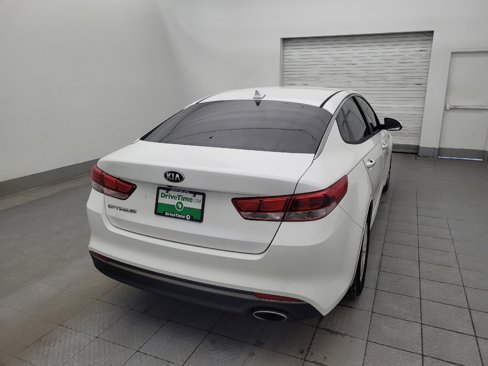 Used 2017 Kia Optima LX image 6