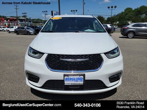 Used 2024 Chrysler Pacifica Touring-L image 8