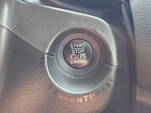 Used 2020 Jeep Renegade Sport w/ Sport Appearance Group image 41