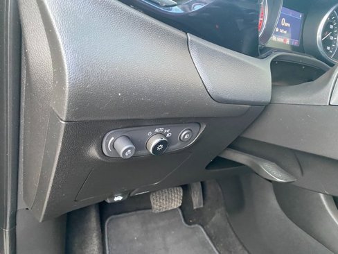 Used 2021 Buick Encore GX Essence image 18