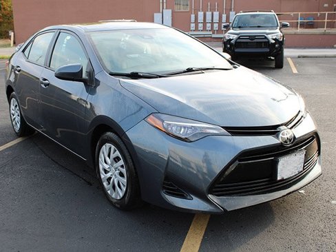 Used 2018 Toyota Corolla LE image 4