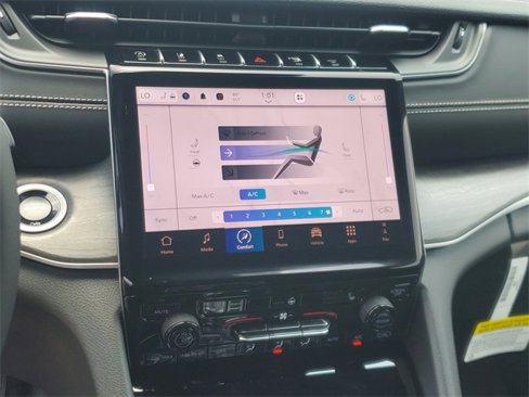 New 2025 Jeep Grand Cherokee Limited w/ Black Appearance Package image 24