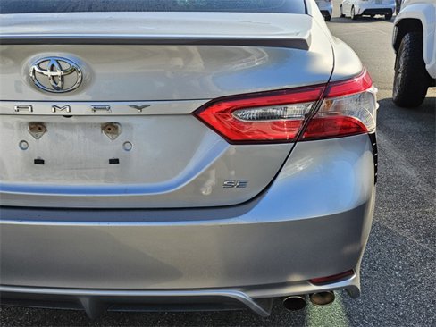 Used 2018 Toyota Camry SE image 12