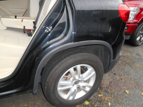 Used 2016 Volkswagen Tiguan S image 12