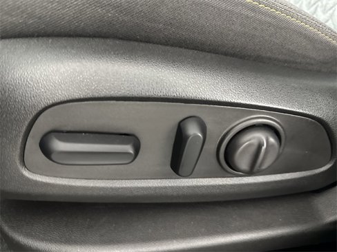 Used 2023 Chevrolet Equinox LT w/ Driver Convenience Package image 16