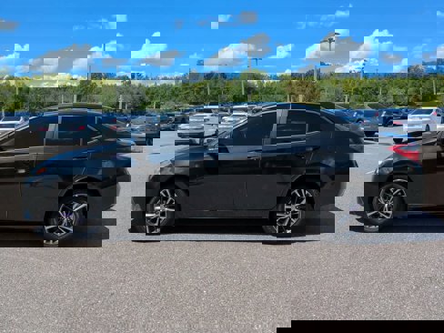 Used 2016 Toyota Corolla LE image 3