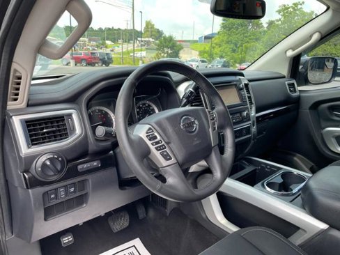 Used 2017 Nissan Titan SV image 18