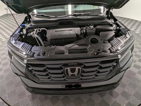 Certified 2025 Honda Pilot Sport image 35