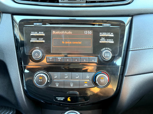 Used 2017 Nissan Rogue S image 51