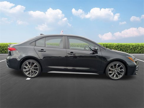 Used 2022 Toyota Corolla SE image 3