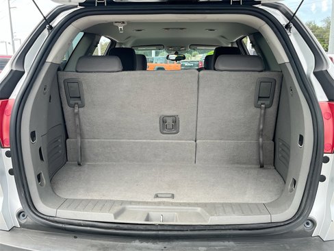 Used 2011 Chevrolet Traverse LS image 22