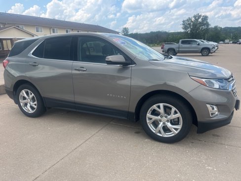 Used 2018 Chevrolet Equinox LT image 2