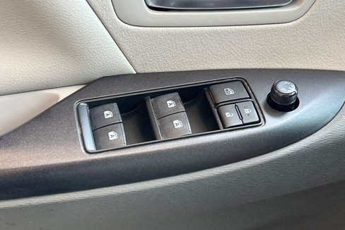 Used 2018 Toyota Sienna LE image 12