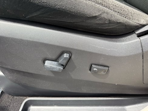 Used 2016 Dodge Grand Caravan SXT image 18