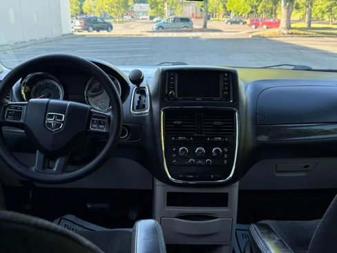 Used 2018 Dodge Grand Caravan SE w/ UConnect Hands-Free Group image 9