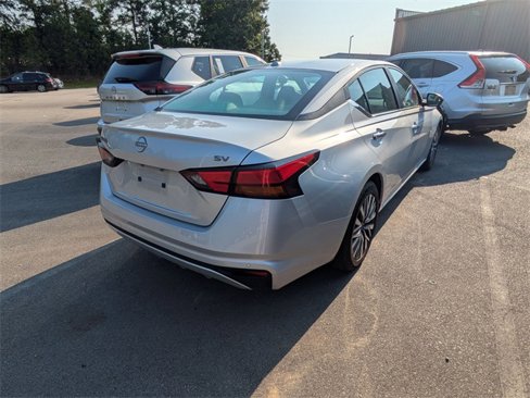Used 2024 Nissan Altima 2.5 SV image 2