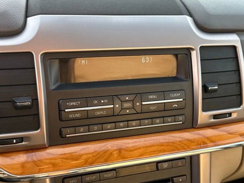 Used 2010 Lincoln MKZ image 13
