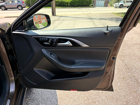 Used 2018 INFINITI QX30 Premium image 19