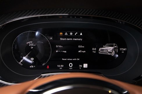 Used 2022 Bentley Bentayga image 25