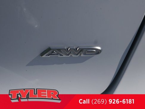 Used 2023 Chrysler Pacifica Touring-L image 15