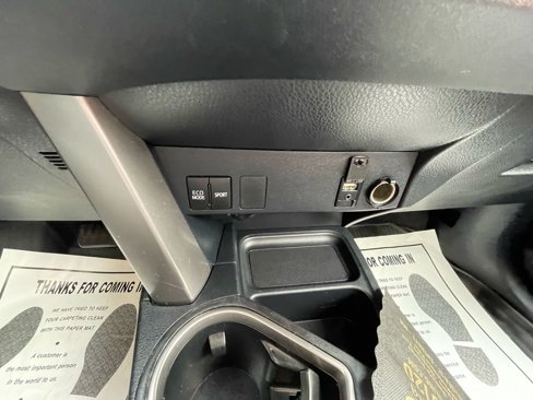 Used 2016 Toyota RAV4 LE image 17