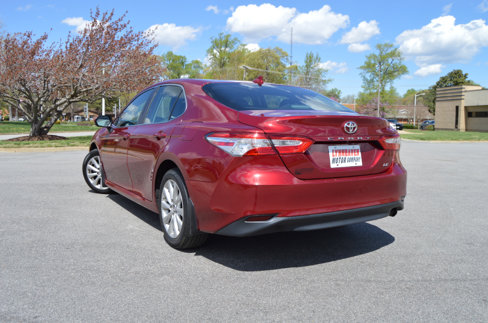 Used 2020 Toyota Camry LE image 6