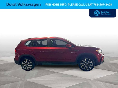 Used 2023 Volkswagen Taos SE w/ Panoramic Sunroof Package image 9