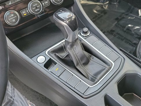 Used 2024 Volkswagen Jetta SE image 11