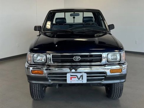 Used 1992 Toyota Pickup Deluxe image 2