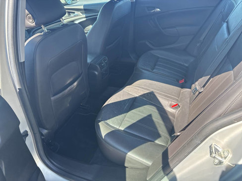 Used 2011 Buick Regal CXL image 7