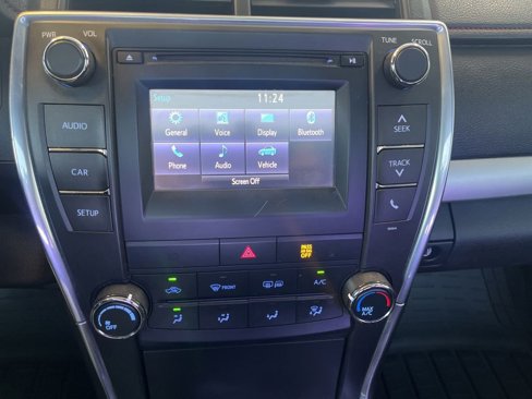 Used 2017 Toyota Camry SE image 19