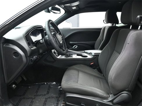 Used 2015 Dodge Challenger SXT image 11
