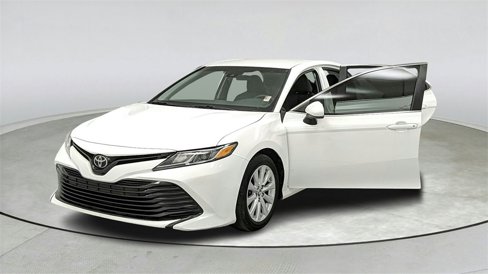 Used 2018 Toyota Camry LE image 15
