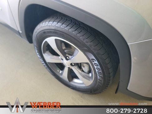 Used 2019 Jeep Cherokee Limited w/ Trailer Tow Group image 7