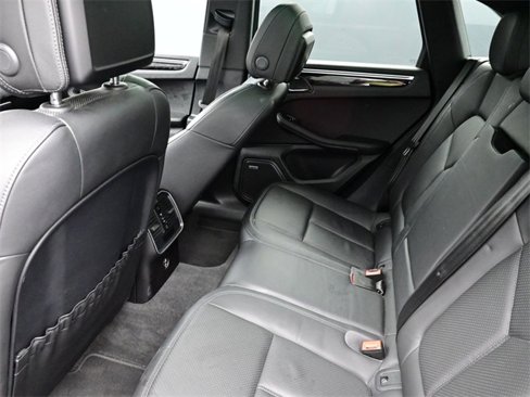 Certified 2021 Porsche Macan image 20