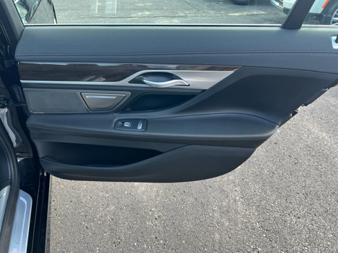 Used 2021 BMW 740i xDrive image 18