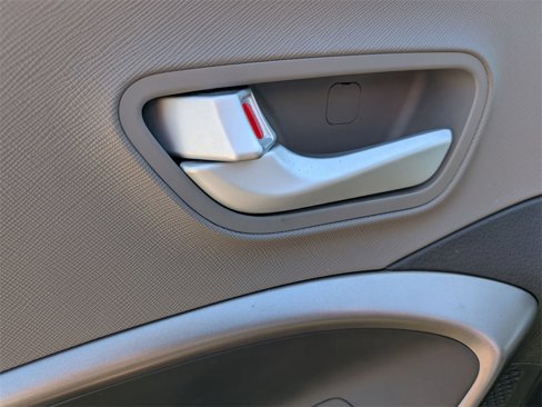 Used 2014 Hyundai Santa Fe GLS image 14