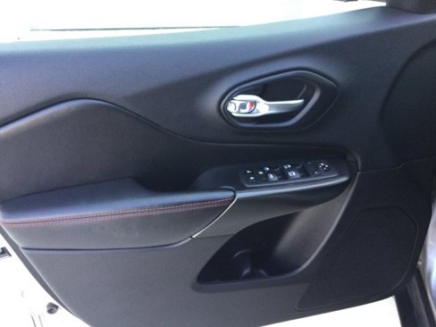 Used 2020 Jeep Cherokee Trailhawk w/ Cold Weather Group image 6