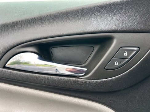Used 2022 Chevrolet Equinox LS image 20