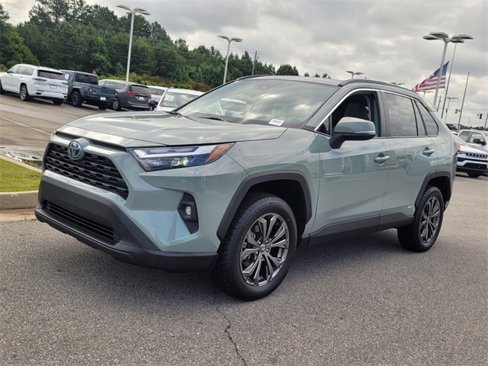 Used 2022 Toyota RAV4 XLE Premium image 3